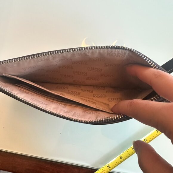 Michael Kors Large Wristlet Navy Blue - Picture 5 of 6